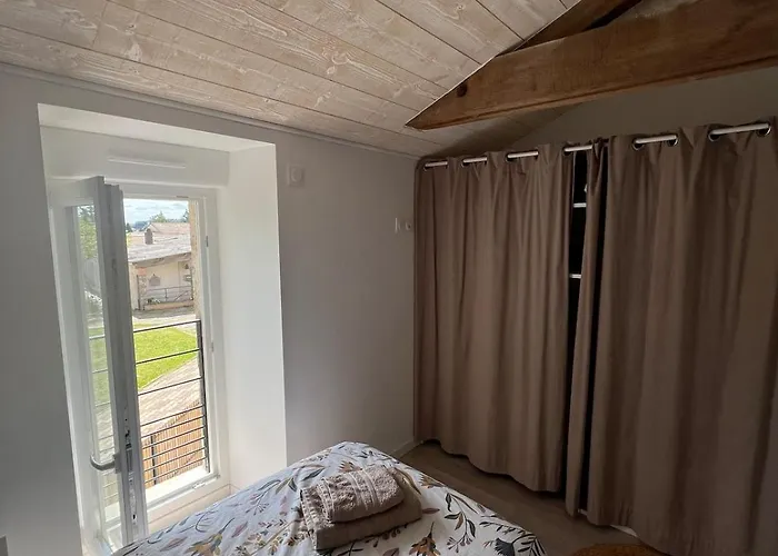 Holiday home L'atelier Jolie Maison De Charme Proche Puy Dufou